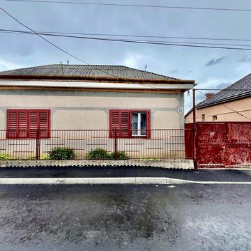Центр! Продам будинок 151 м2 ділянка 10 сотин Берегово вул. Баттяні 53