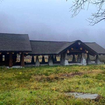 Унікальна можливість придбати комплекс зрубів на березі річки Визниця в 20 км від Мукачево