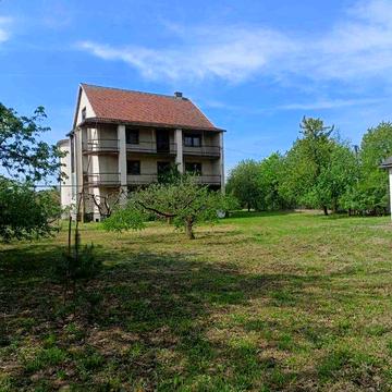 Багатоквартирний будинок 484 м2 приват ділянка 18 сот Берегівський р-н с.Велика Бакта
