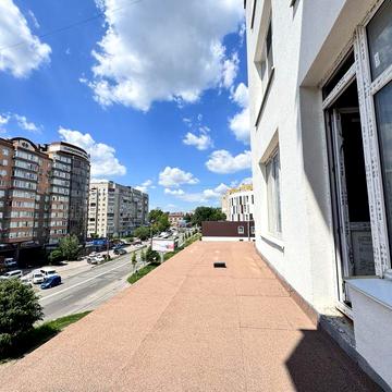 Продаж квартири з власною терасою