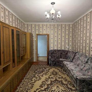 Сдам трехкомнатную сталинку , на Михайловской