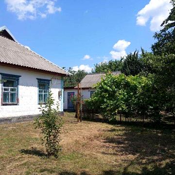 Продам будинок із земельною ділянкою та огородом (с.Пустовійтове)