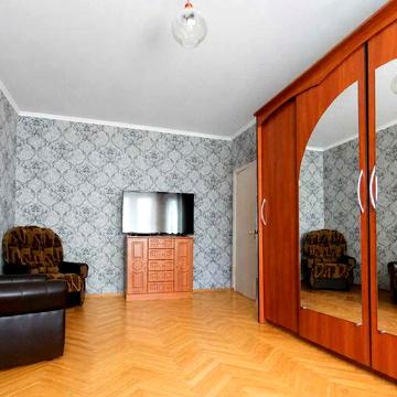 Продам 3-комнатную квартиру в обкомовском доме в центре (ул. Мстиславская р-н Прогресс)
