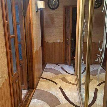 здають  3 кім.  квартирy  в  рні ближнього центрy з 16 червня