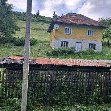 Будинок з ділянкою