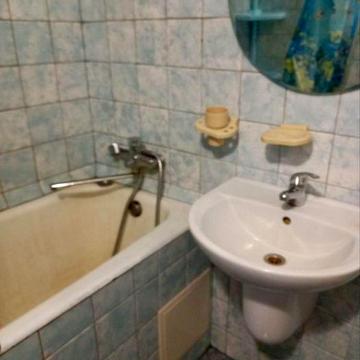 Продаж 2х кімнатної квартири Космонавтів