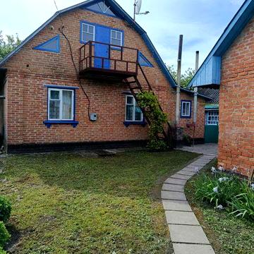Продаж будинку з присадибною ділянкою