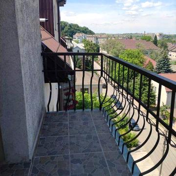 Трьохкімнатна квартира мансарда