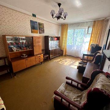 Продам трехкомнатную квартиру р-н Боевой