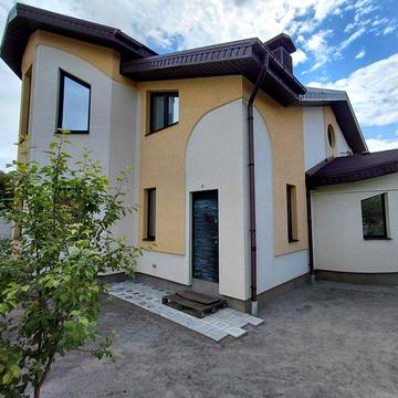 Оренда будинку 280м.кв! Центр Охтирки! Район стадіону! Великий двір! Асфальтний підїзд!