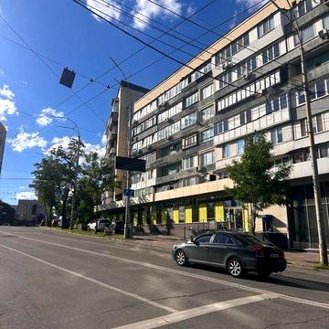 Продаж квартири Центр Бастіонна  Звіренецька  під ремонт