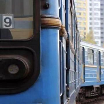 Сдам КОМФОРТНУЮ  Евро Двушку Метро Дарница .
