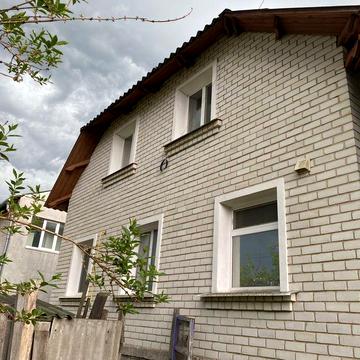 Добротний цегляний будинок 120 м² з підвалом, гаражем та газом на 12 сотках. Слобода
