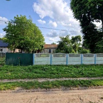 Будинок з ділянкю
