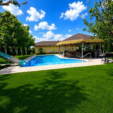 Дом в Куриловке с двумя бассейнами, SPA-зоной и территорией отдыха