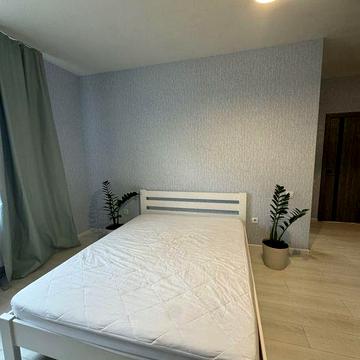 Здається світла та простора квартира 45 м²  на Озерній біля магащину Делікат