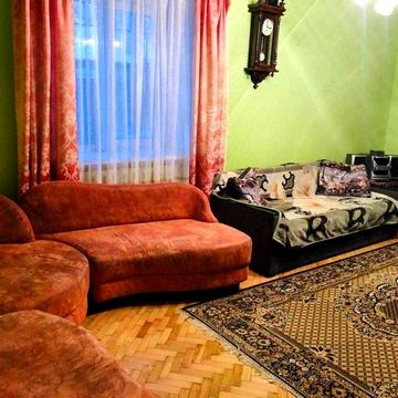 Частина будинку в центрі міста!