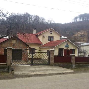 Продаж 2-пов. будинку 110 м² + комерція 35 м² між горами (1 км до міста)