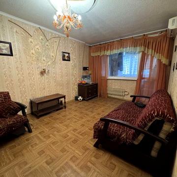 Продам 2 комн квартиру Гвардейцев Широнинцев 101