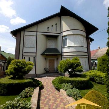 Продаж будинку в центрі міста