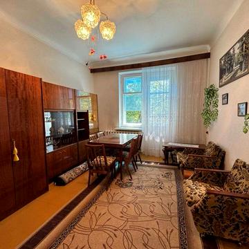 V Продаж квартири 1 км в самому центрі Рівного