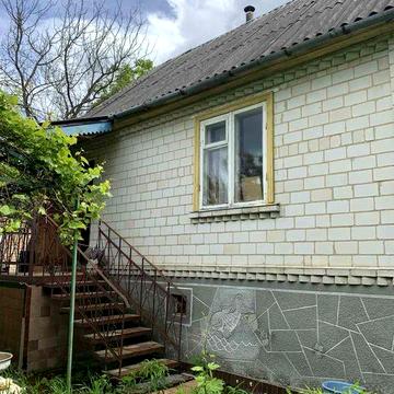 продається цегляний будинок
