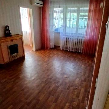 Продаю 4кімнатну квартиру.