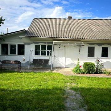 Будинок у мальовничому краї: затишок та природа та всі зручності поруч