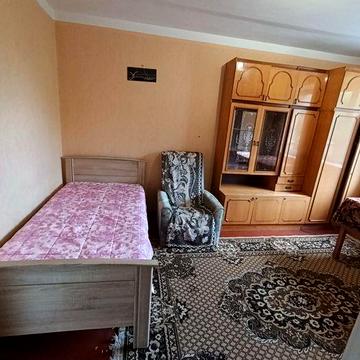 Терміново здається 1 км квартира р-н Миру, вільна, ключі!