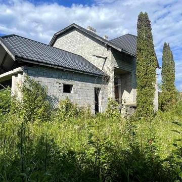 Продаж садового будинку за готелем Брістоль