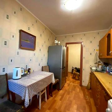 3- кімнатна квартира в цегляному будинку. Третій поверх. Проспект Перемоги.