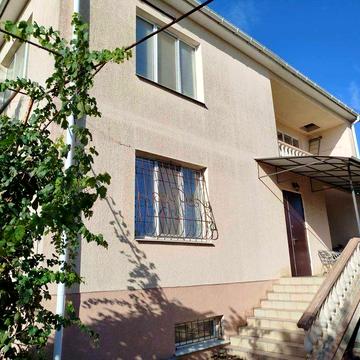 Продажа  дома  в центре пгт.  Молодёжное