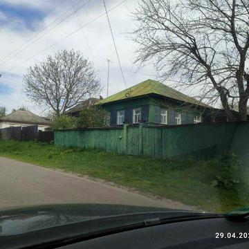 Продається будинок з земельною ділянкою 13 соток.