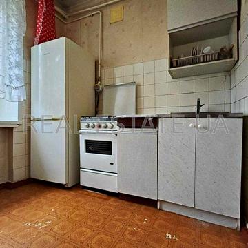Без комісії. Оренда трикімнатної квартири на Нивках, поруч з парком Радуга, вул. Ружинська буд № 5.