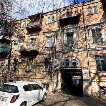 Коммунальная квартира в центре на Нежинской