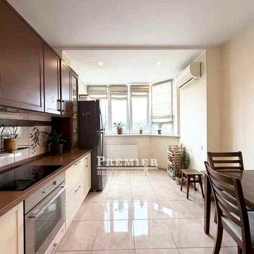 3-кімнатна квартира 79 м² з ремонтом, автономне опалення, вул. Левітана