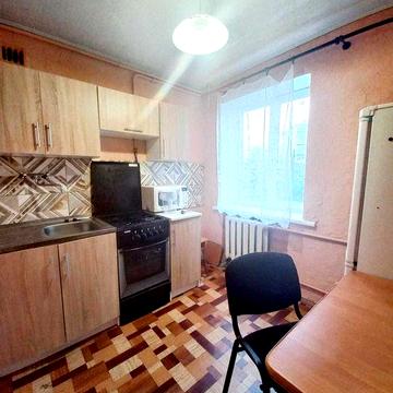 Каденюка 20, 1к  з газом невисокий поверх, м Чернігівська 5хв