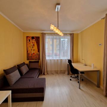 Бельведерська вул., 35