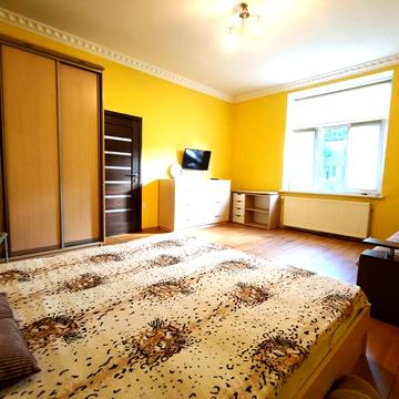 ПРОДАЖ 1 кімнатна квартира 43 м2 , австрійський будинок , ІО, меблі , техніка , парковка