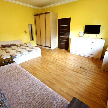ПРОДАЖ 1 кімнатна квартира 43 м2 , австрійський будинок , ІО, меблі , техніка , парковка