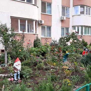 Сдам 2 ком квартиру Небесной Сотни. Левитана  Ремонт. Свободна.