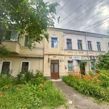 Продам двокімнатну квартиру в центрі міста