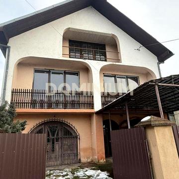 Продається будинок в смт. Вилок з комерцією біля кордону