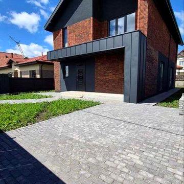 Великий просторий Будинок у Стоянці, 187м2 ділянка 5 соток, центральні комунікації, ГАЗ