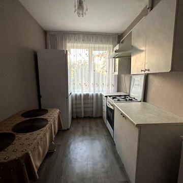 Продам двокімнатну квартиру на Колодязній