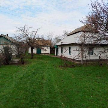 Продам житловий будинок в центрі селища Петриківка