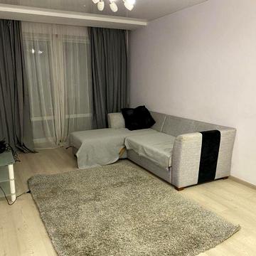 Терміново здаю 2-х кімн.кв-ру ,добротну,з Авт.опал в самому центрі міста.