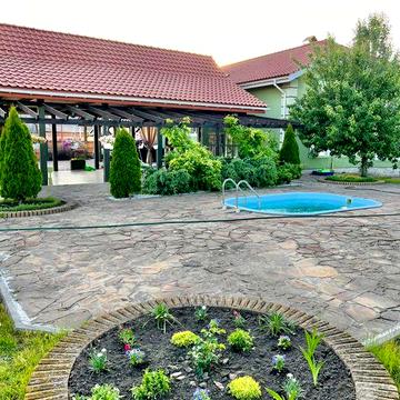Оренда автономного будинку з басейном і сауною