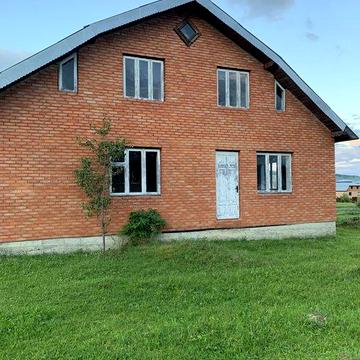 Приватний будинок у селі Молодків