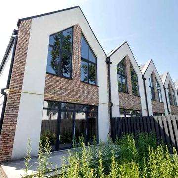 Продаж  таунхауса 107 м2 в престижному котеджному містечку м.Буча- всі центральні комунікації,  газ